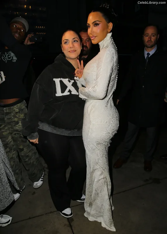 Kim Kardashian photo 20 of 4170