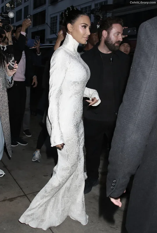 Kim Kardashian photo 22 of 4170