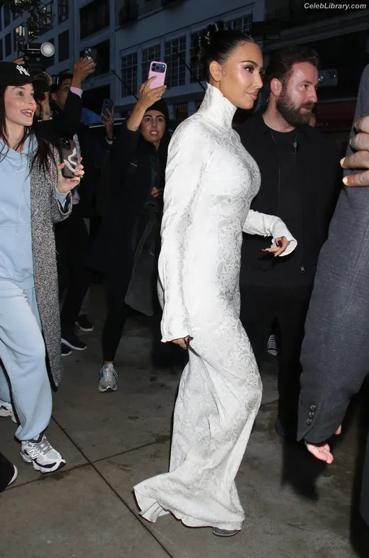 Kim Kardashian photo 24 of 4170