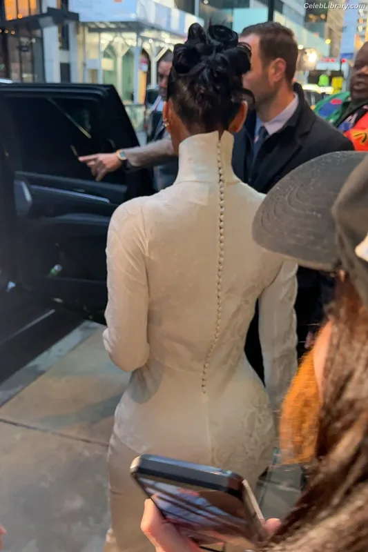 Kim Kardashian photo 5 of 4170
