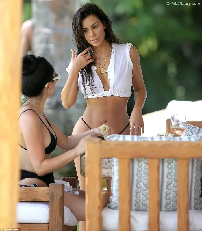Kim Kardashian photo 17 of 4170