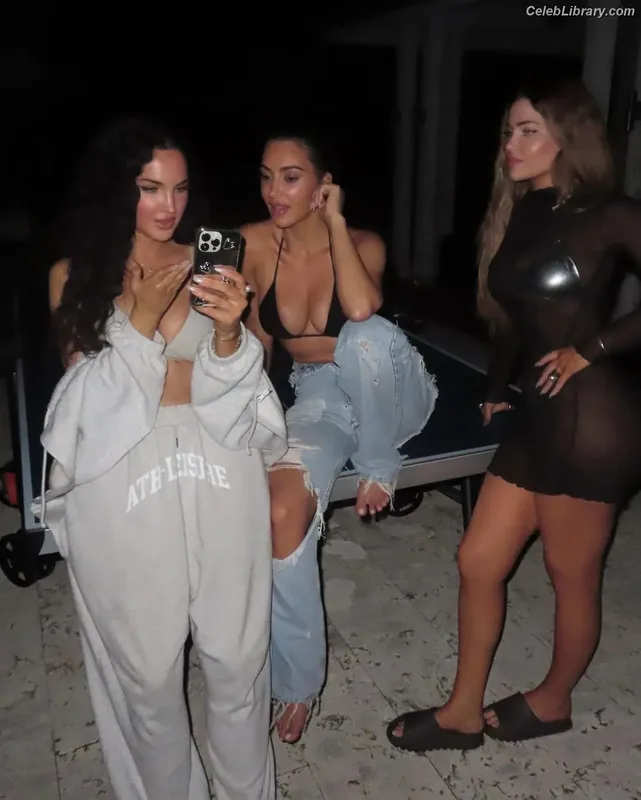 Kim Kardashian photo 2 of 4170