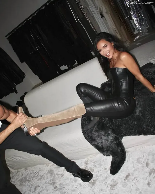 Kim Kardashian photo 4 of 4170