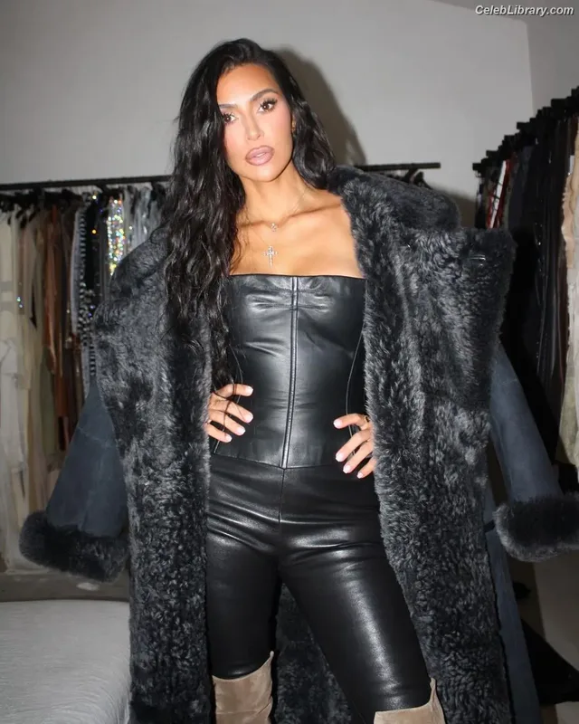 Kim Kardashian photo 9 of 4170