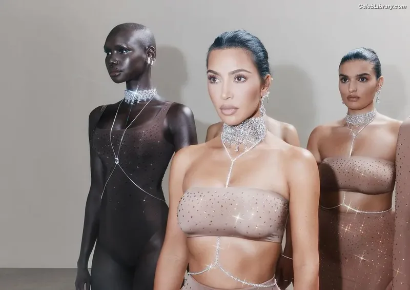 Kim Kardashian photo 19 of 4170