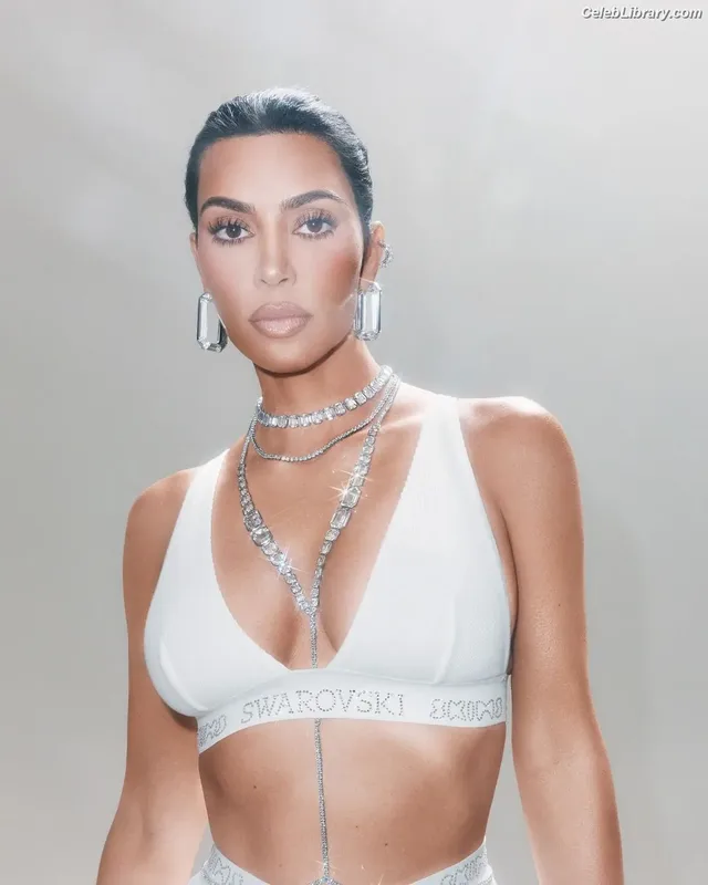 Kim Kardashian photo 24 of 4170