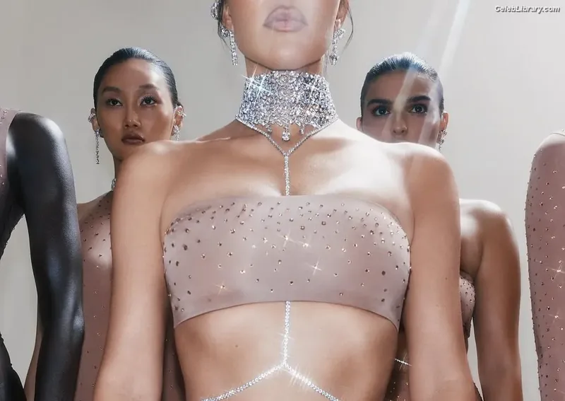 Kim Kardashian photo 2 of 4170