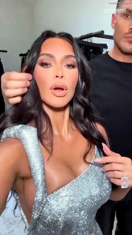 Kim Kardashian photo 20 of 4170