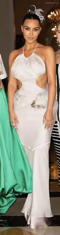Kim Kardashian photo 9 of 4170