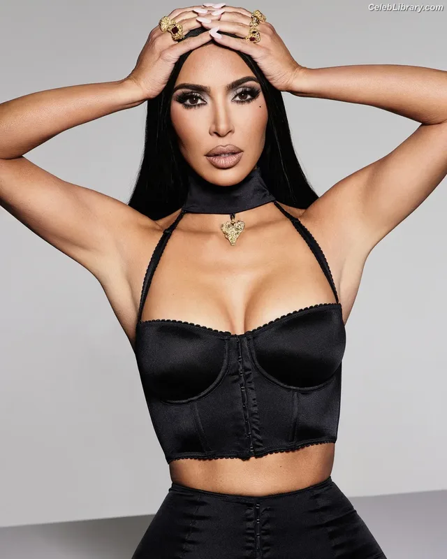 Kim Kardashian photo 11 of 4170