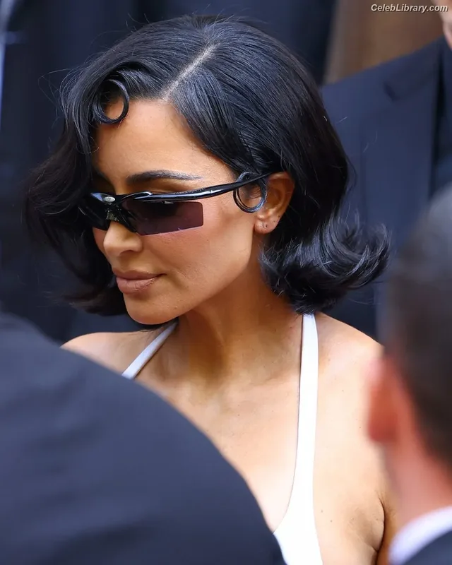 Kim Kardashian photo 3 of 4170