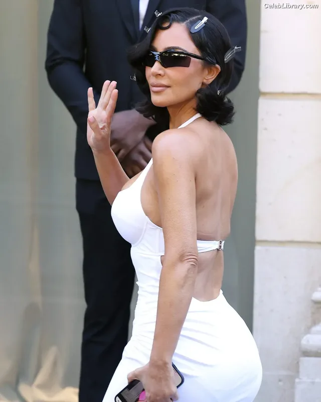 Kim Kardashian photo 4 of 4170