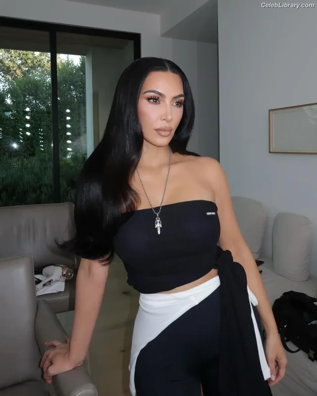 Kim Kardashian photo 5 of 4170