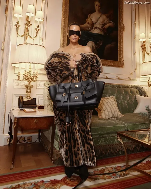 Kim Kardashian photo 10 of 4170