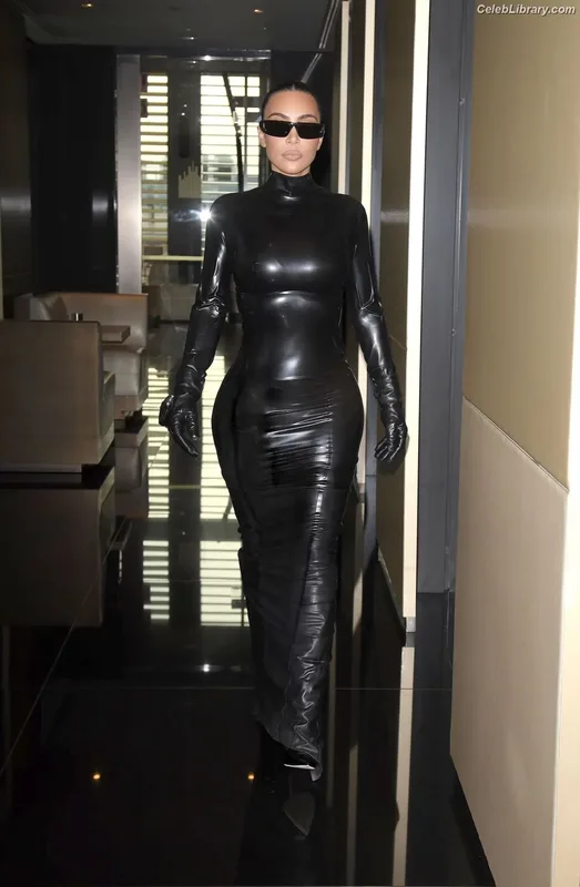 Kim Kardashian photo 8 of 4170