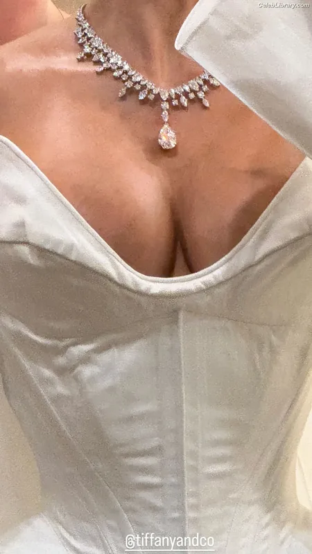 Kim Kardashian photo 11 of 4170