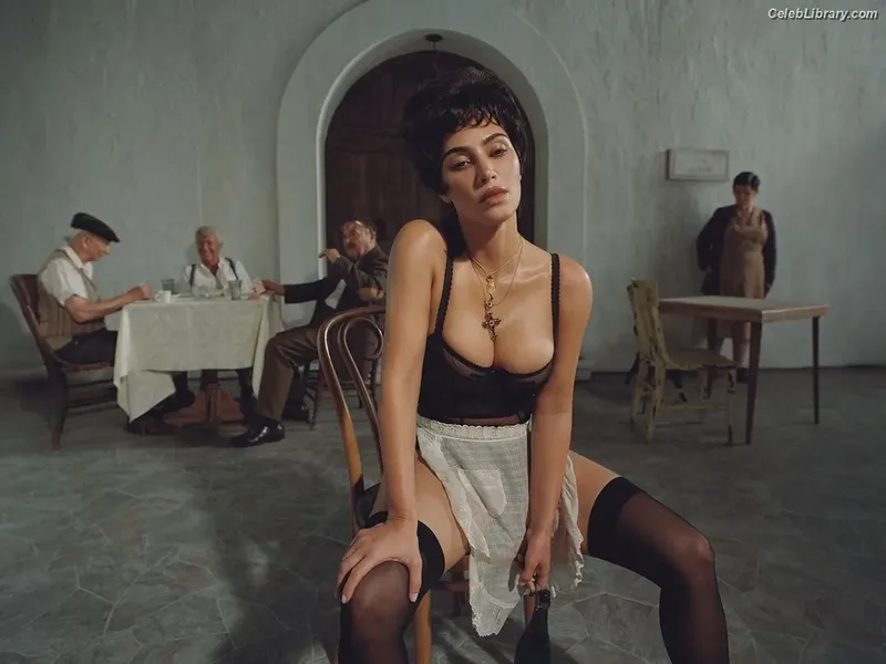 Kim Kardashian photo 14 of 4170