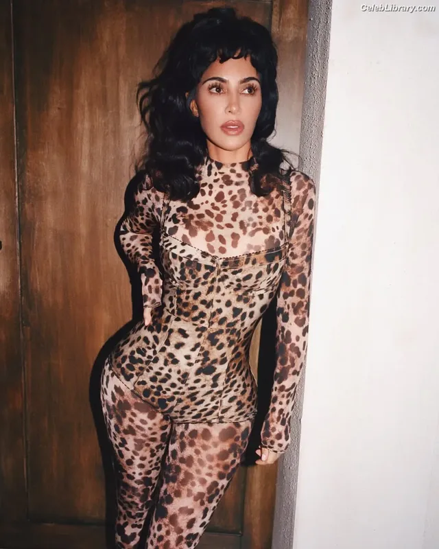 Kim Kardashian photo 15 of 4170