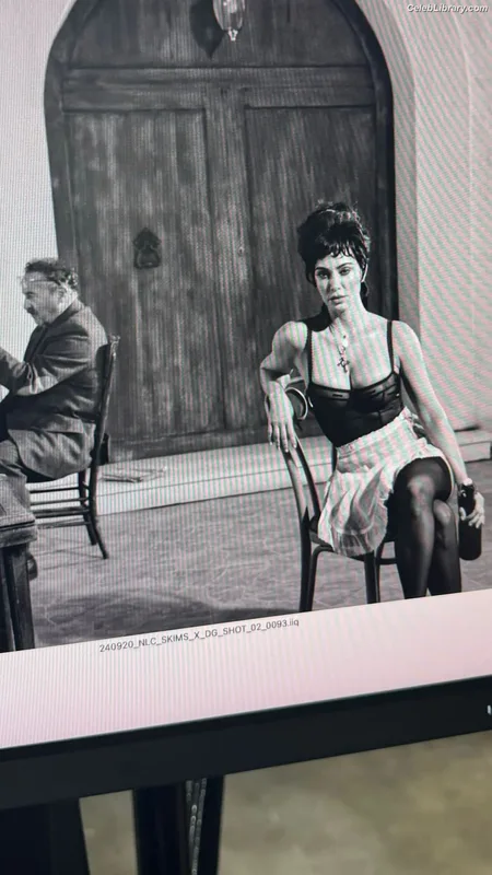 Kim Kardashian photo 2 of 4170