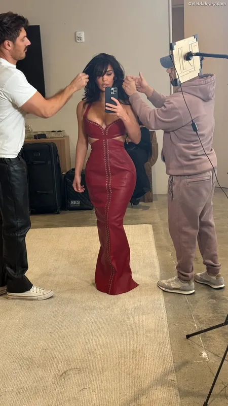 Kim Kardashian photo 8 of 4170