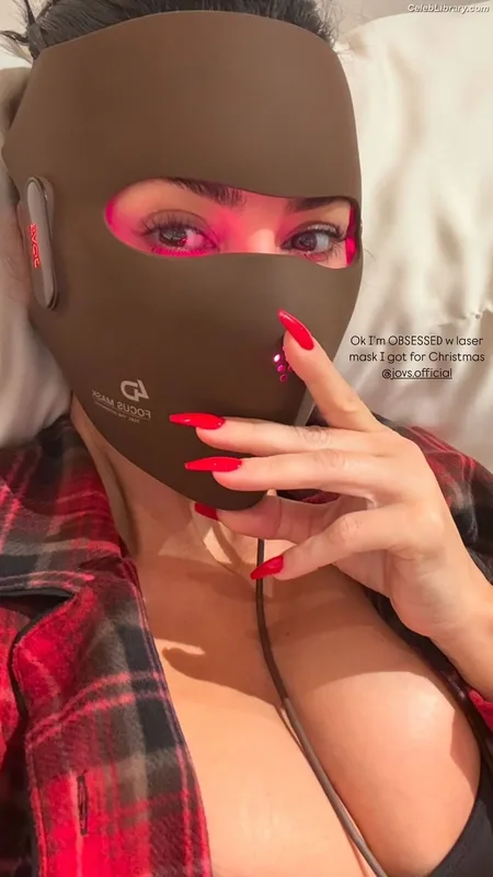 Kim Kardashian photo 11 of 4170