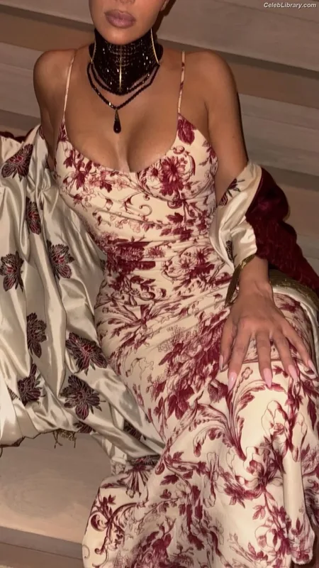 Kim Kardashian photo 15 of 4170