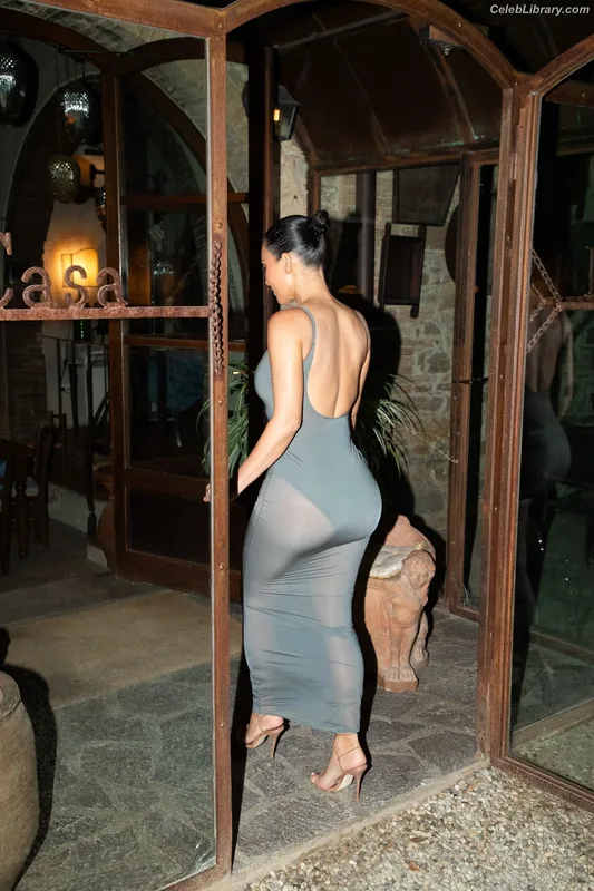 Kim Kardashian photo 21 of 4170