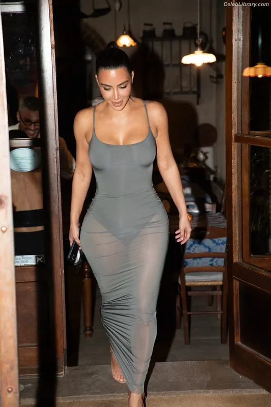Kim Kardashian photo 1 of 4170