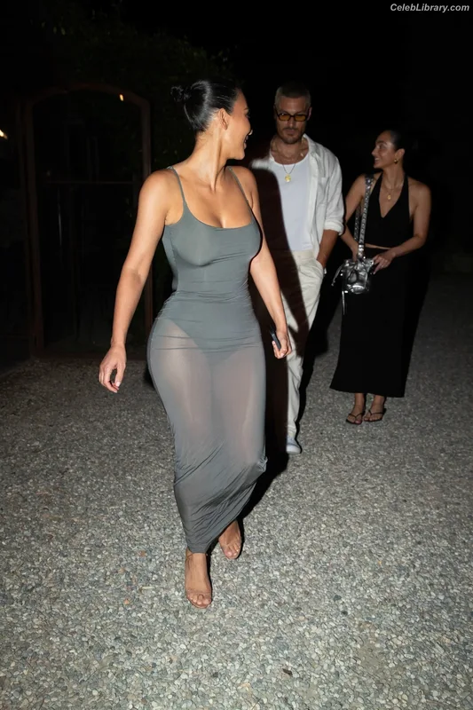 Kim Kardashian photo 5 of 4170