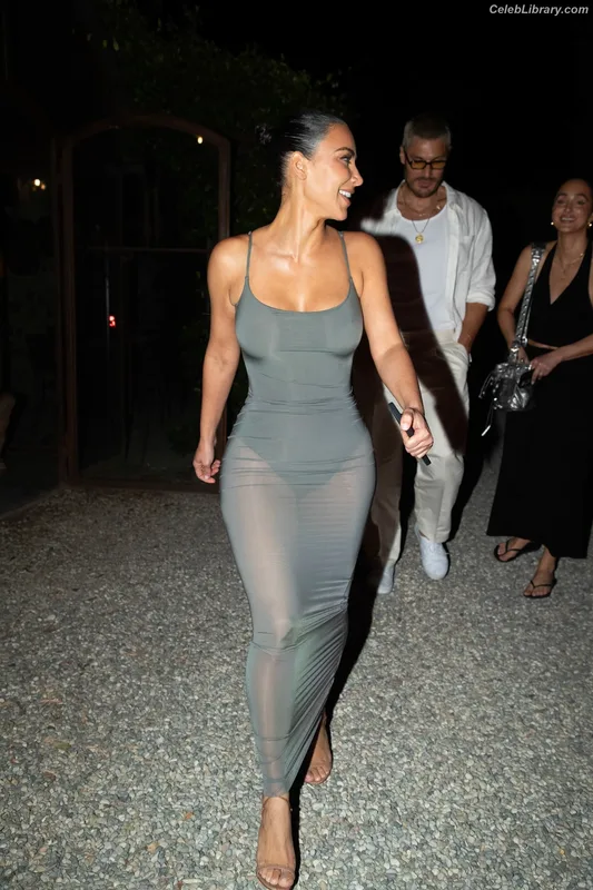 Kim Kardashian photo 6 of 4170