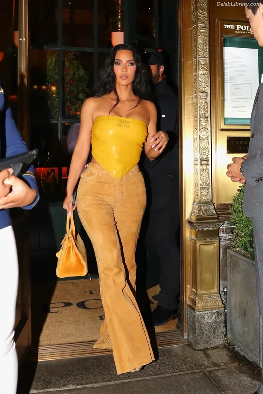 Kim Kardashian photo 4 of 4170
