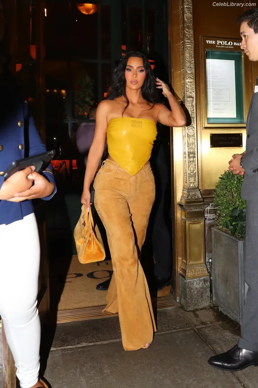 Kim Kardashian photo 6 of 4170