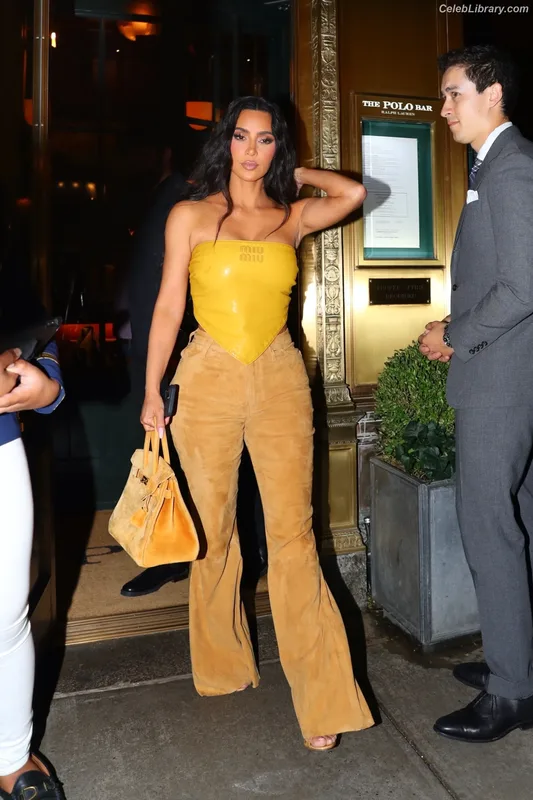 Kim Kardashian photo 13 of 4170