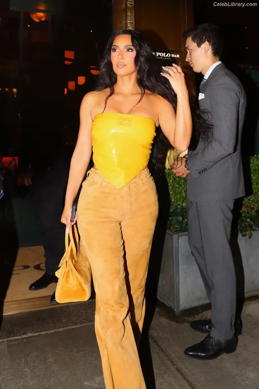 Kim Kardashian photo 15 of 4170
