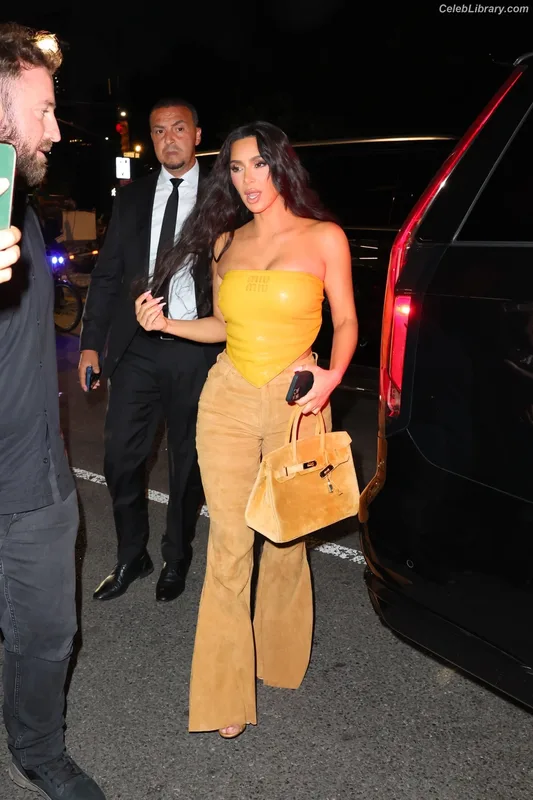 Kim Kardashian photo 21 of 4170
