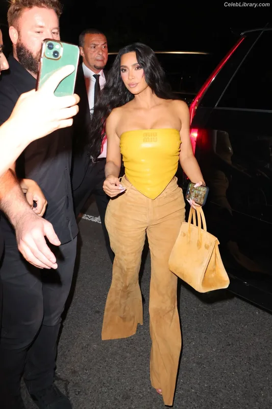 Kim Kardashian photo 22 of 4170