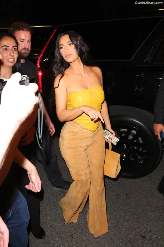 Kim Kardashian photo 24 of 4170