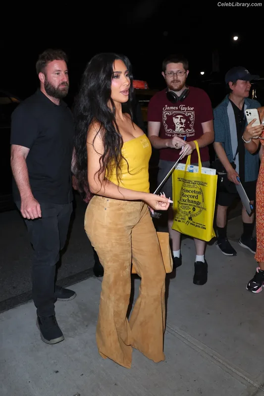 Kim Kardashian photo 4 of 4170