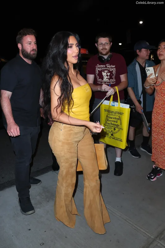 Kim Kardashian photo 6 of 4170