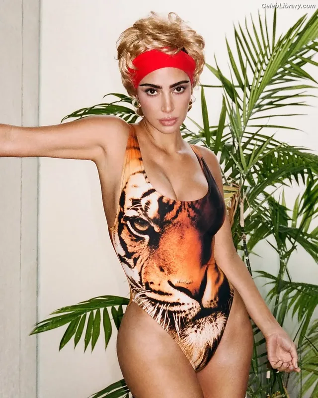 Kim Kardashian photo 8 of 4170