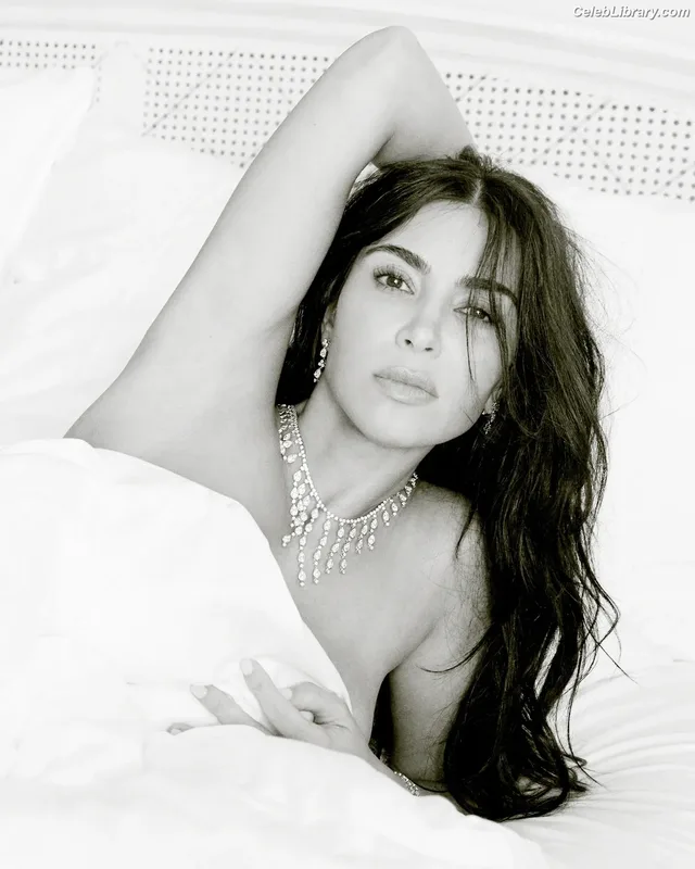 Kim Kardashian photo 14 of 4170