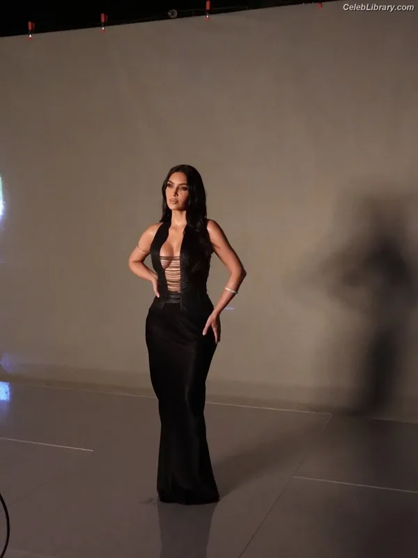Kim Kardashian photo 1 of 4170