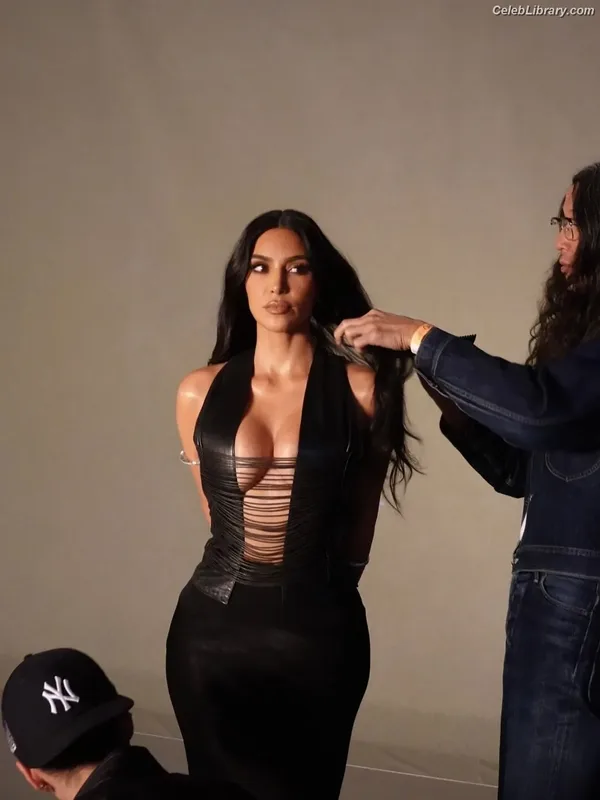Kim Kardashian photo 2 of 4170