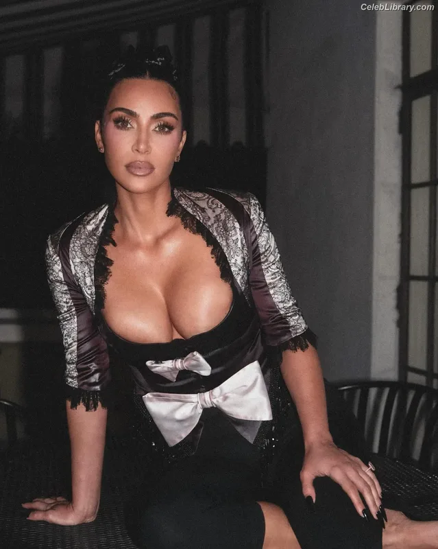Kim Kardashian photo 6 of 4170