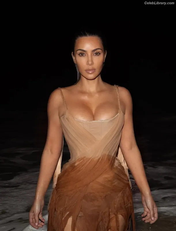 Kim Kardashian photo 15 of 4170