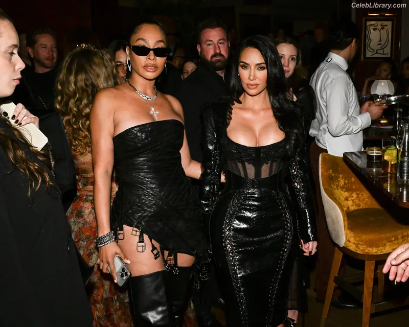 Kim Kardashian photo 18 of 4170