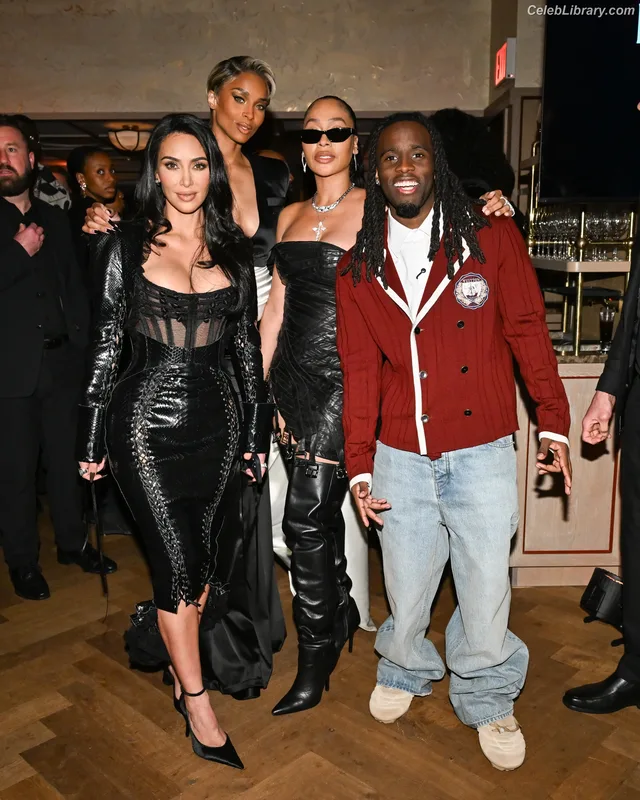 Kim Kardashian photo 20 of 4170