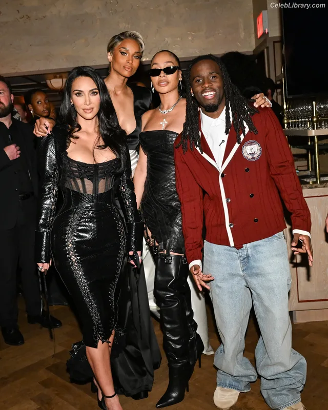 Kim Kardashian photo 21 of 4170