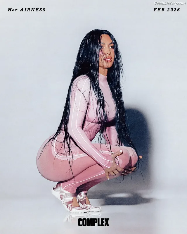 Kim Kardashian photo 12 of 4170