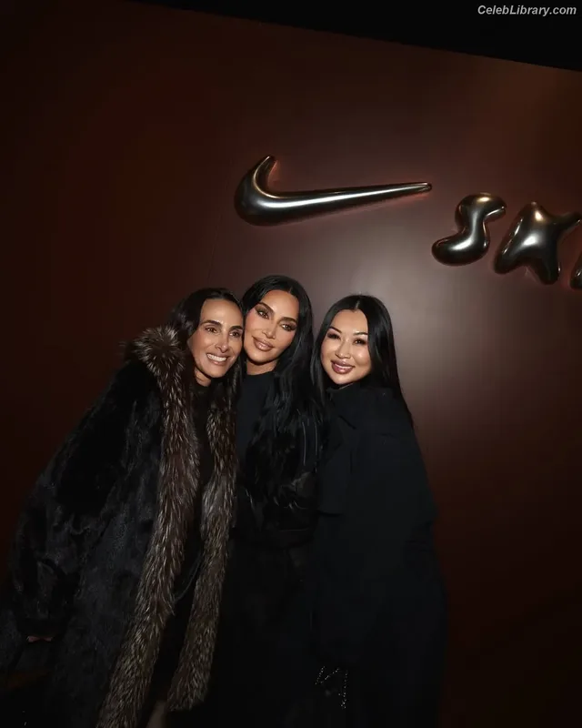 Kim Kardashian photo 19 of 4170